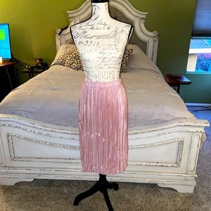 Forever 21 slight metallic light pink colored knee length skirt